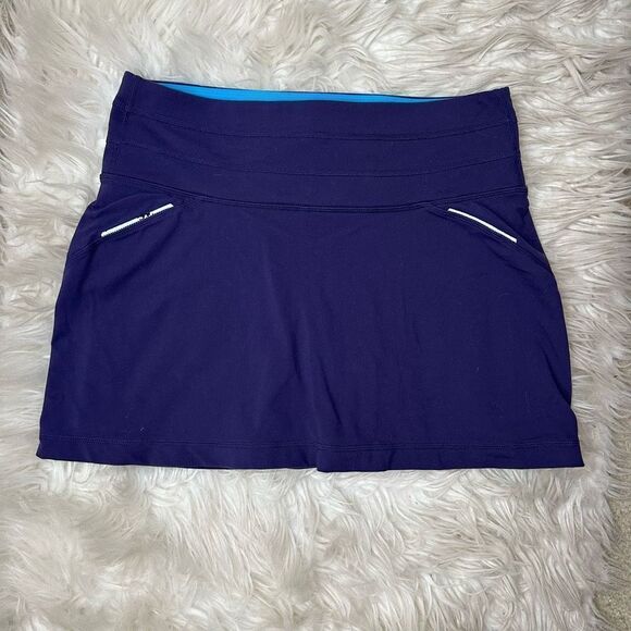 Athleta Relay Skort in navy with a slight purple hue - Picture 2 of 7